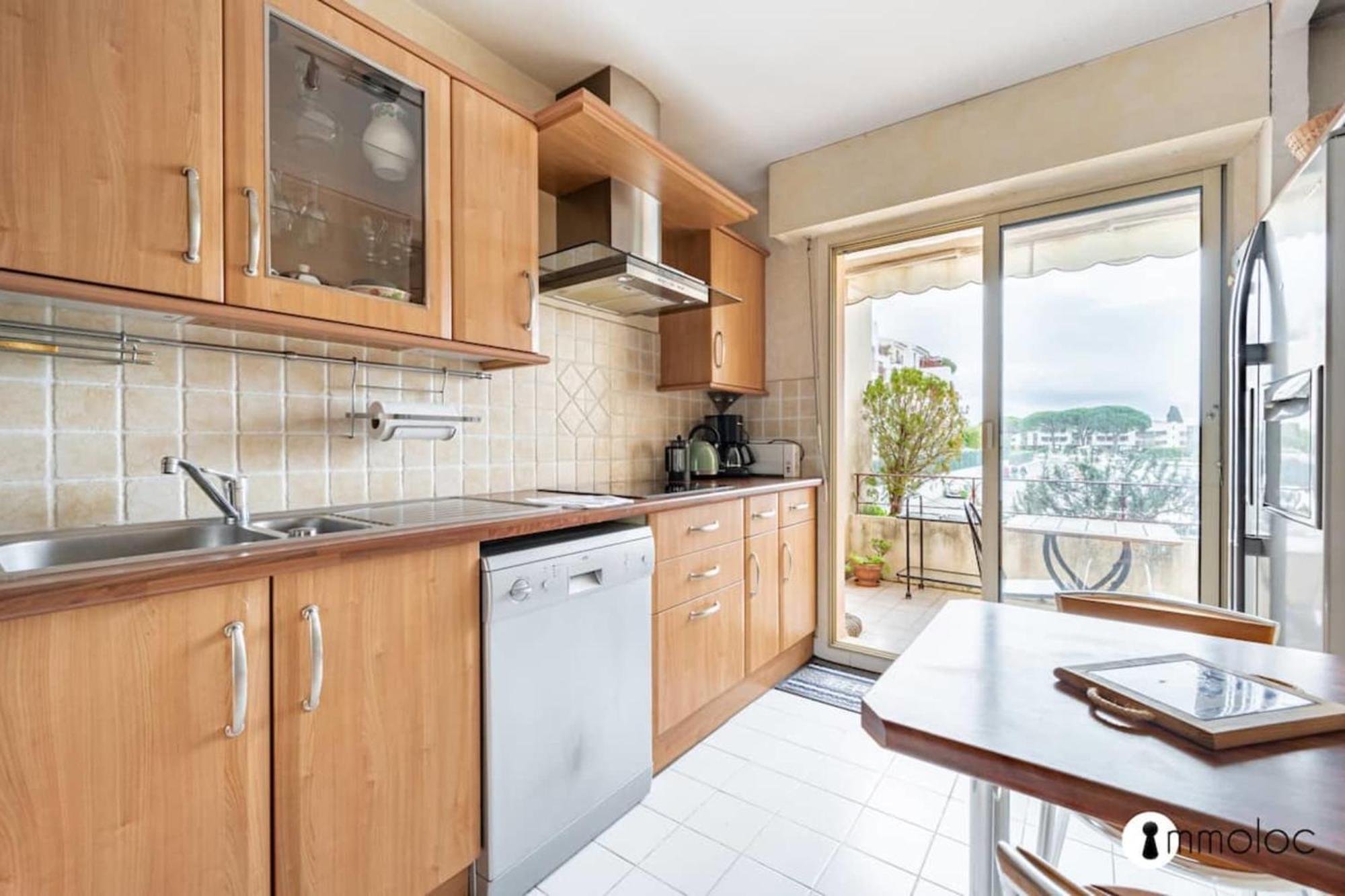 Spacious Apartment With Pool Located In The Marina Of Mandelieu Eksteriør billede