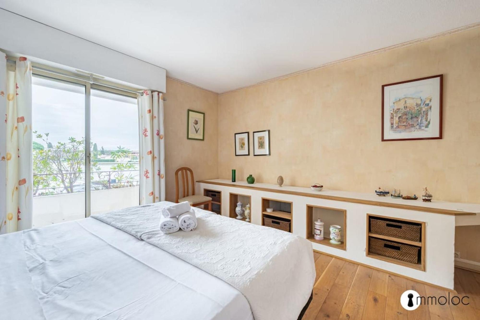 Spacious Apartment With Pool Located In The Marina Of Mandelieu Eksteriør billede
