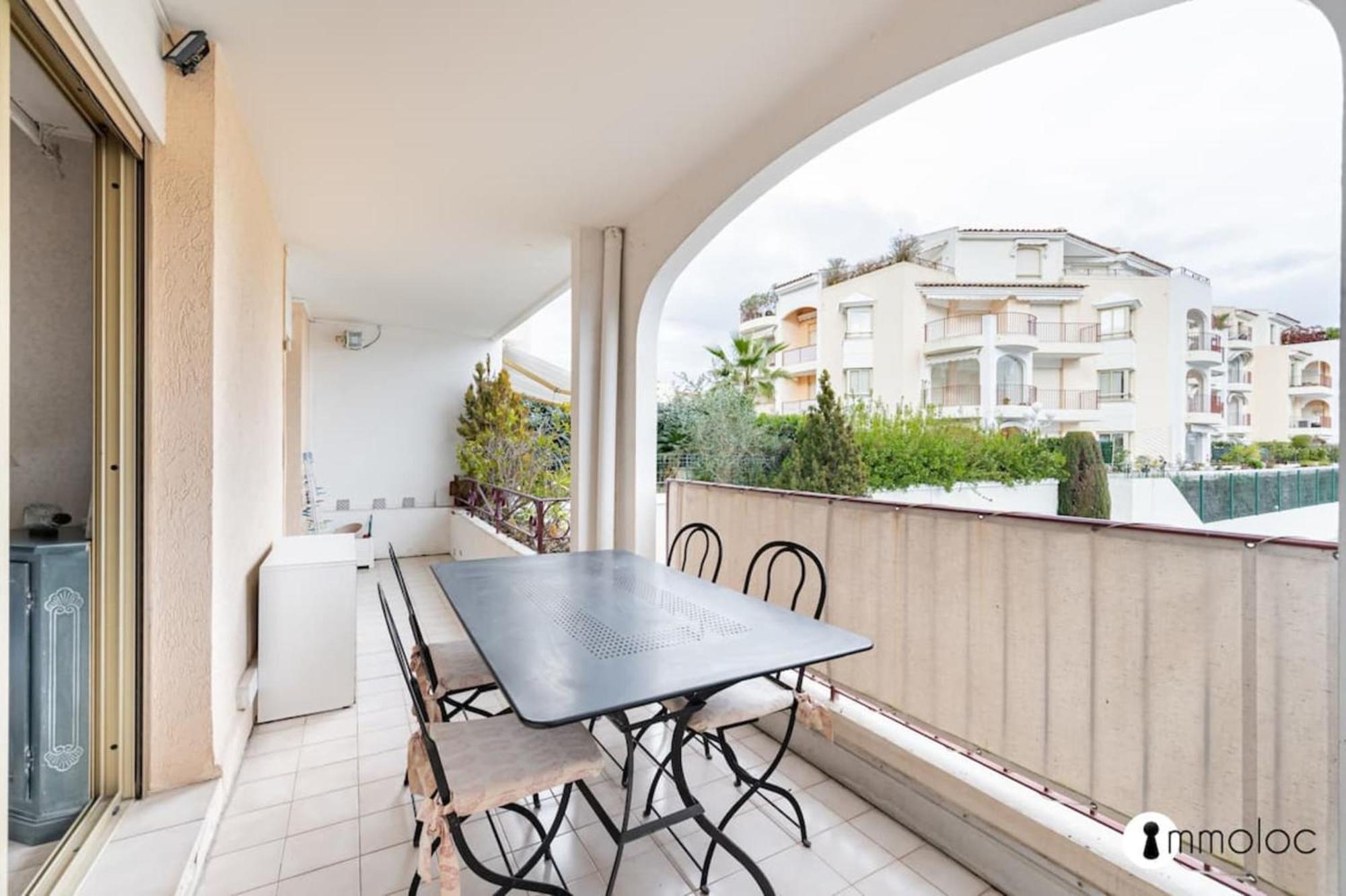 Spacious Apartment With Pool Located In The Marina Of Mandelieu Eksteriør billede